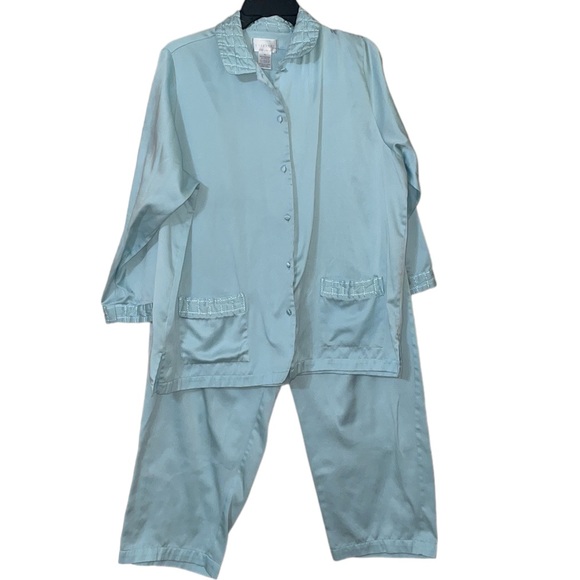 Cabernet Other - •CABERNET•BABY BLUE MATCHING SILKIE FEEL PAJAMA SET IN SIZE PETITE LARGE